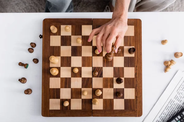 Top View Senior Woman Playing Chess Newspaper Coffee Table — Stock Photo, Image