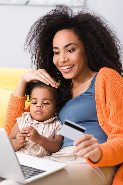 Smiling African American Mother Holding Credit Card Using Laptop Toddler — Stock Photo, Image