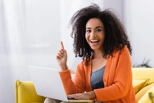 Excited African American Freelancer Pointing Finger Laptop Home — Stock Photo, Image