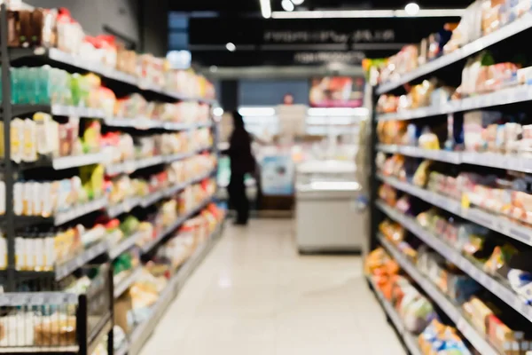 超级市场货架上食品杂货的模糊背景 — 图库照片