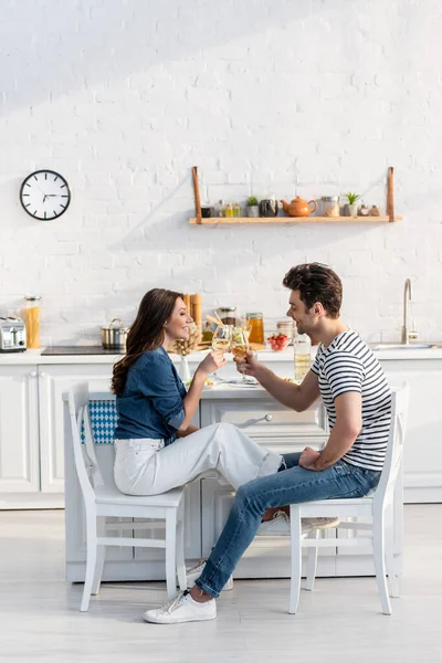 Side View Happy Couple Clinking Glasses Wine Kitchen — Stock Photo, Image