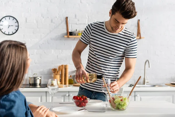 Man Pouring Wine Glass Woman Blurred Foreground — Stock Photo, Image