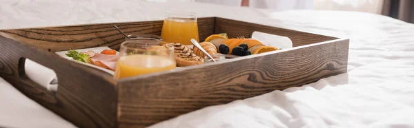 Tasty Breakfast Wooden Tray White Bedding Hotel Banner — Stock Photo, Image