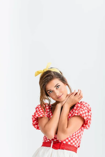 Sonriente Pin Mujer Cogida Mano Cerca Cara Mientras Mira Cámara — Foto de Stock