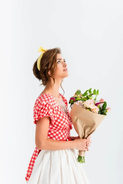 Stilren Pin Kvinna Håller Blommor Och Tittar Bort Isolerad Vit — Stockfoto