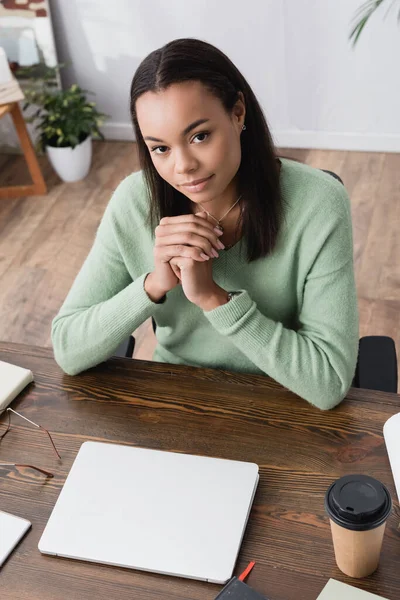 High Angle View Young African American Architect Looking Camera Laptop — Stock Photo, Image