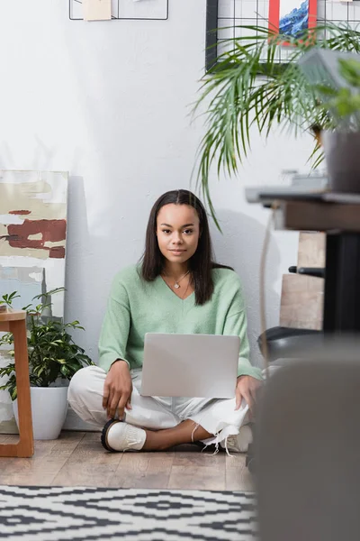 Young African American Interior Designer Looking Camera While Sitting Floor — Stock Photo, Image