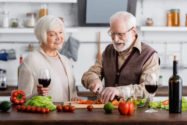Happy Senior Man Cutting Vegetables Smiling Wife Glass Wine — Stock Photo, Image