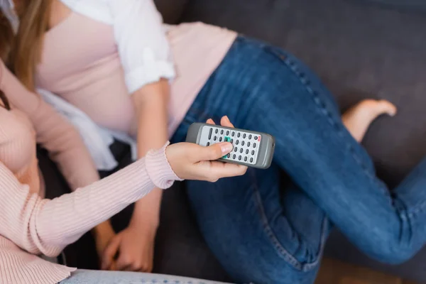 Cropped View Woman Holding Remote Controller While Chilling Girlfriend Living — Fotografia de Stock