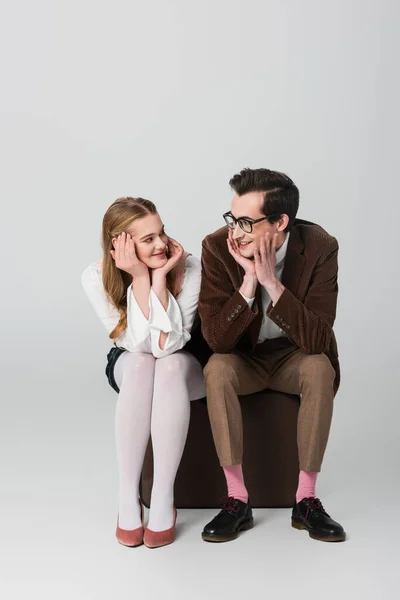 Young Couple Retro Clothes Smiling Each Other While Sitting Suitcase — Stock Photo, Image