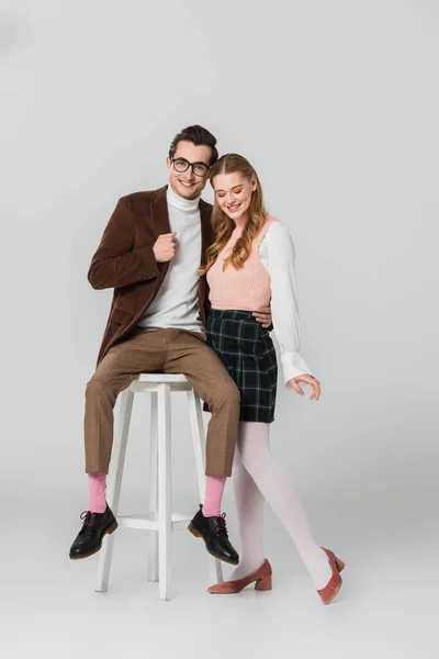 Happy Man Vintage Outfit Sitting High Stool Hugging Smiling Woman — Stock Photo, Image