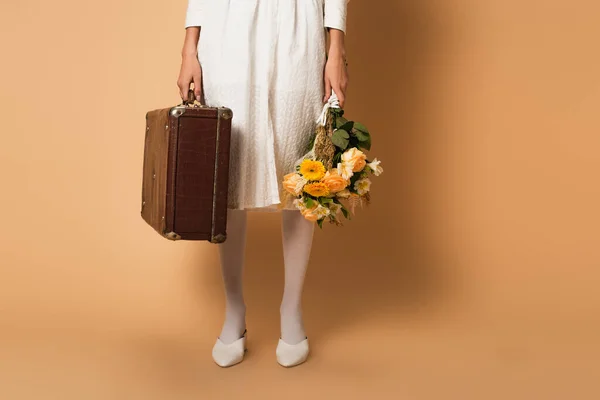 Cropped View Young Woman White Dress Holding Bouquet Flowers Suitcase — Stock Photo, Image