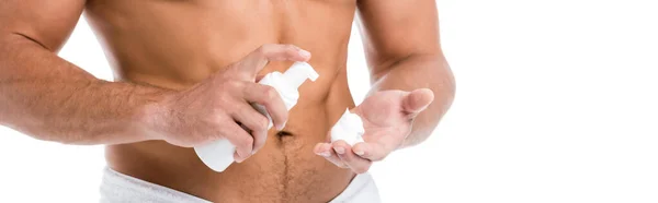 Vista recortada de hombre sin camisa sexy aplicando espuma de afeitar aislado en blanco, pancarta - foto de stock
