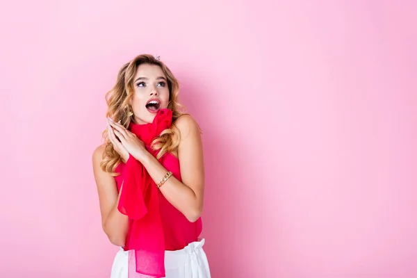 Elegant shocked woman in crown on pink background — Stock Photo