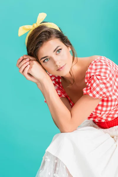 Dreamy pin up woman looking away while posing isolated on turquoise — Stock Photo