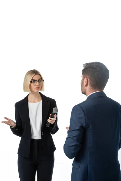Entmutigte Journalistin nimmt Interview von Geschäftsmann isoliert auf weiß — Stock Photo