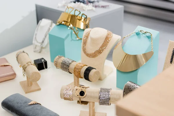 Different accessories on table in showroom — Stock Photo