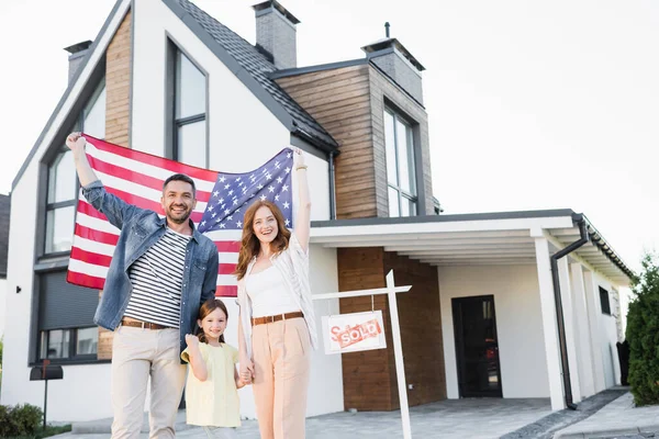 Cheerful Couple Daughter Holding American Flag While Looking Camera House — Stock Photo, Image