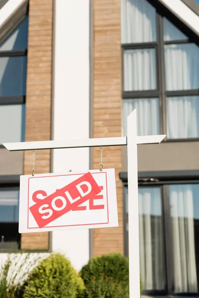 Sign Sold Lettering Blurred Front Facade Modern House Background — Stock Photo, Image