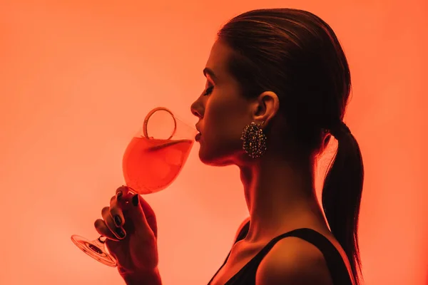 Side View Woman Drinking Mixed Cocktail Orange Pink — Stock Photo, Image