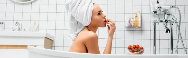 Side View Woman Towel Head Eating Strawberry Bathtub Banner — Stock Photo, Image