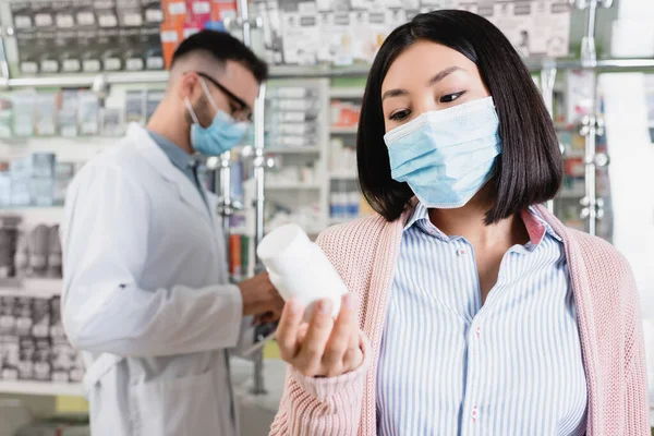 Asian Woman Medical Mask Bottle Pills Pharmacist Blurred Background — Stock Photo, Image