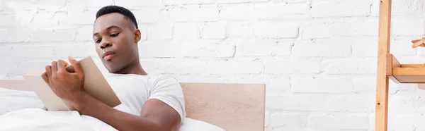 African American Man Reading Book Bed Morning Banner — Stock Photo, Image