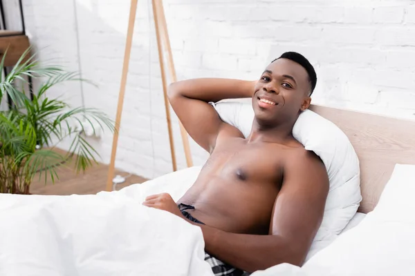 Shirtless African American Man Smiling Camera Bed White Bedding — Stock Photo, Image