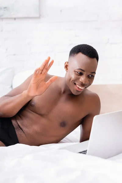 Shirtless African American Man Having Video Call Laptop Bed Morning — Stock Photo, Image