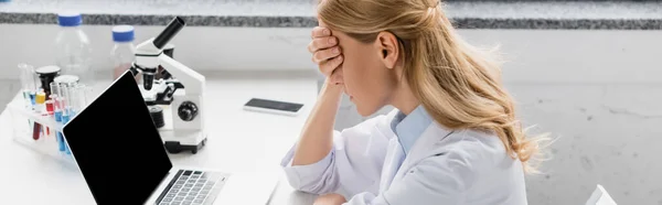 Upset Scientist White Coat Covering Face Laptop Blank Screen Microscope — Stock Photo, Image