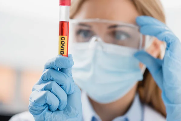 Scientist Goggles Medical Mask Holding Test Tube Covid Lettering — Stock Photo, Image