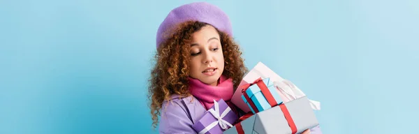 Curly Young Woman Winter Coat Beret Pink Knitted Scarf Holding — Stock Photo, Image