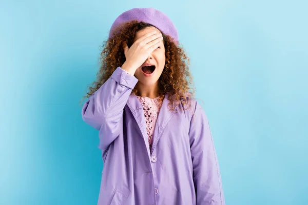 Scared Curly Woman Beret Covering Face Hands Screaming Blue — Stock Photo, Image