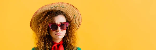 Frustrated Woman Straw Hat Sunglasses Isolated Yellow Banner — Stock Photo, Image