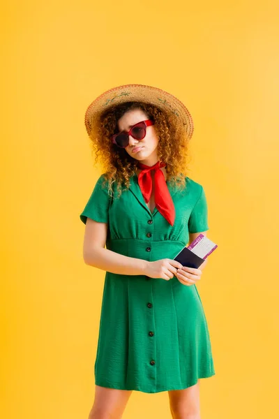 Upset Woman Straw Hat Sunglasses Dress Holding Passport Yellow — Stock Photo, Image