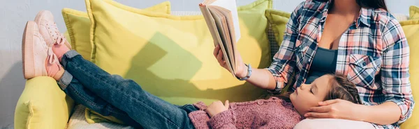 Daughter Crossed Legs Lying Mother Book Couch Banner — Stock Photo, Image