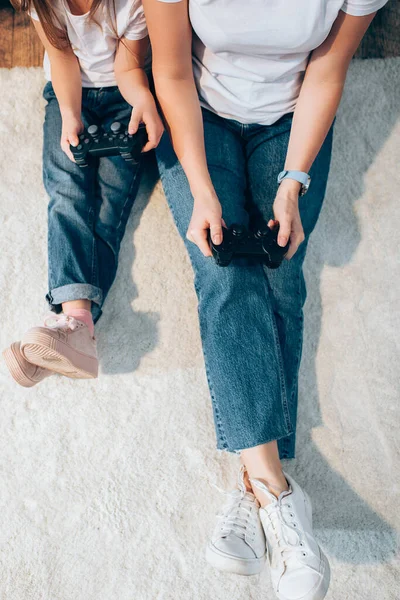 Kyiv Ukraine October 2020 Cropped View Mother Daughter Playing Joysticks — Stock Photo, Image