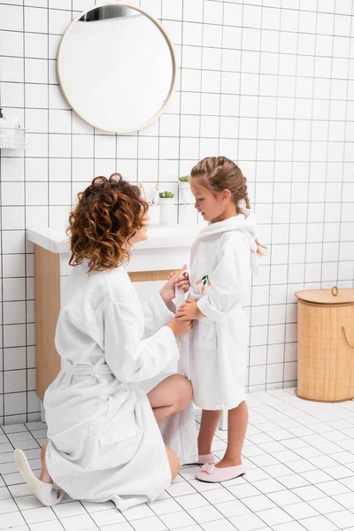 Curly Woman Wearing White Bathrobe Daughter Bathroom — Stock Photo, Image