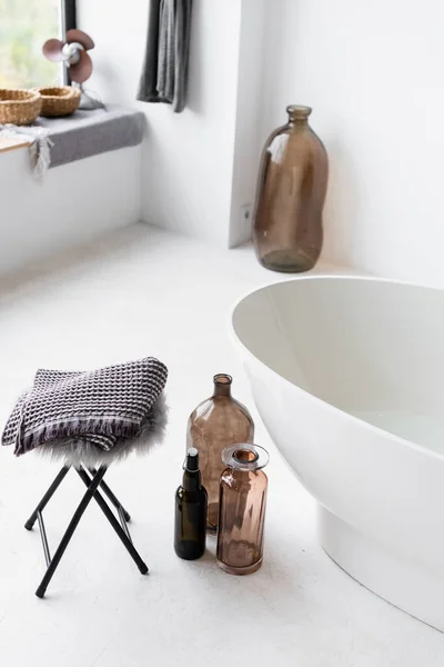 Decorative Bottles White Bathtub Home — Stock Photo, Image