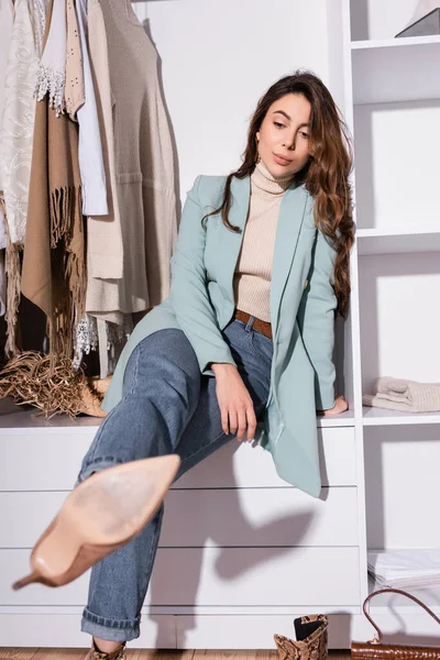 Brunette Woman Looking Heeled Shoe Blurred Foreground Wardrobe — Stock Photo, Image