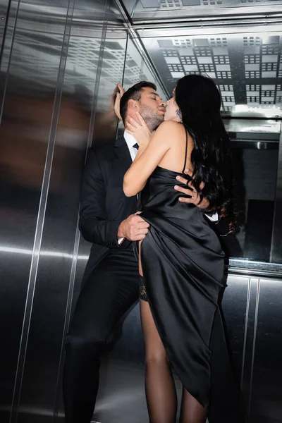 Man Suit Taking Dress Sensual Woman Elevator — Stock Photo, Image
