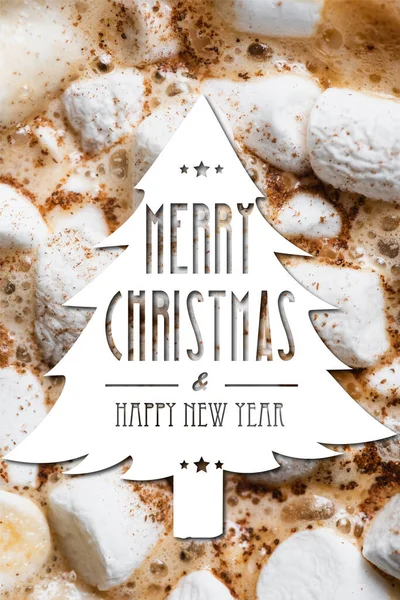 Close up view of cocoa, marshmallows and cinnamon with merry christmas and happy new year lettering in pine illustration — Stock Photo