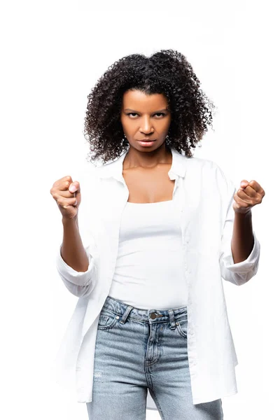 Irritada afro-americana olhando para a câmera isolada no branco — Fotografia de Stock