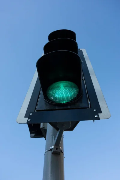 Blå Himmel Grön Trafik Ljus — Stockfoto