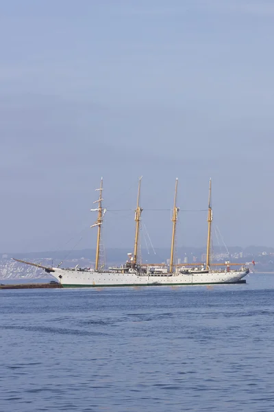 Nave a vela in Valparaiso — Foto Stock