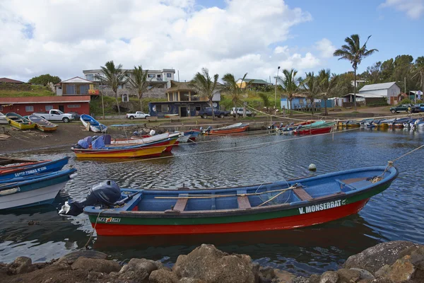 Hanga 居留权 2016年4月6日 复活节岛首府 Hanga 港一个小海港的渔船 — 图库照片