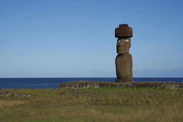 Ancient Moai Statue on Rapa Nui — Stock Photo, Image