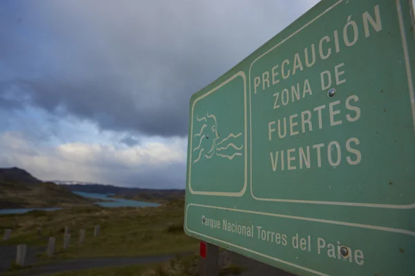 Acercamiento Disparo Precaución Señal Tráfico Las Montañas — Foto de Stock