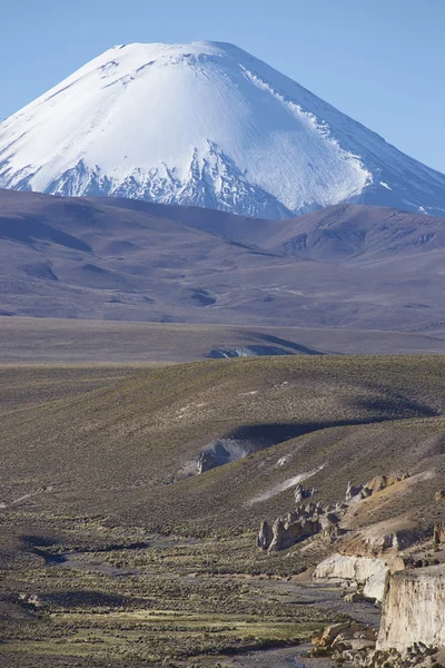 Vulkan auf dem Altiplano — Stockfoto
