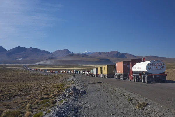Cola de Tráfico en el Altiplano — Foto de Stock